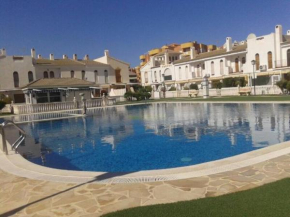 Duplex en urbanización privada con piscina